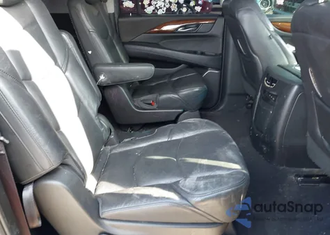 2017 Cadillac Escalade Esv Luxury z USA, uszkodzony, nr VIN 1GYS3HKJ2HR380674